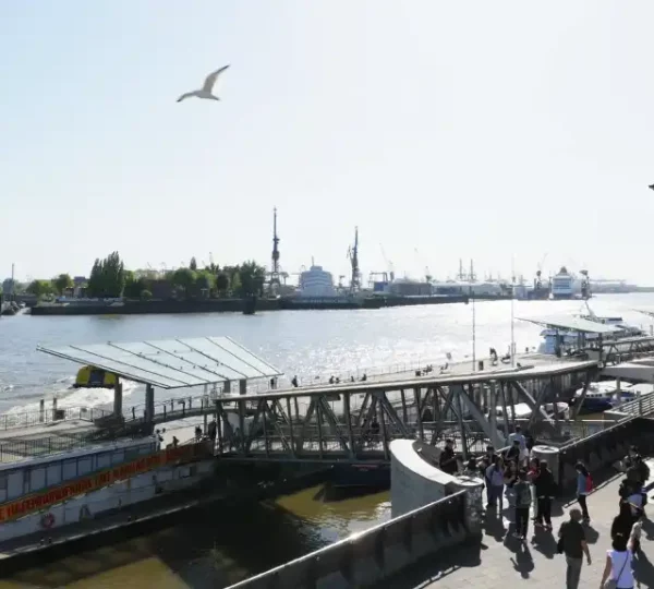 Anlegestelle an den Landungsbrücken Hamburg