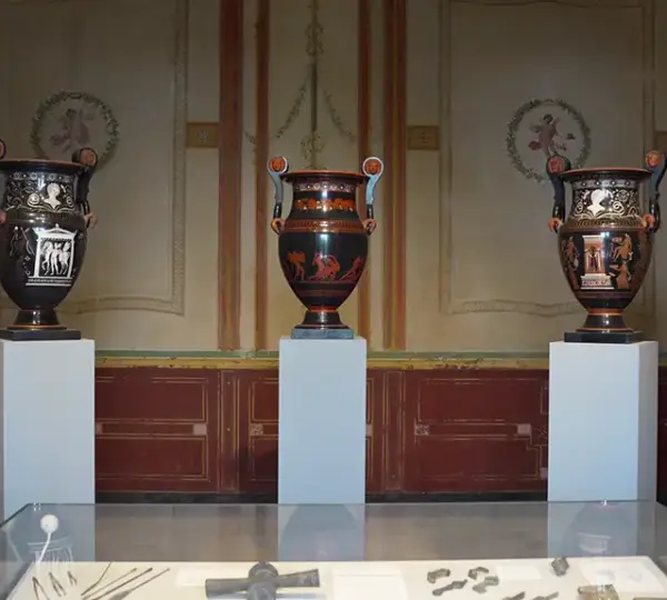 Antike Vasen im Pompejanum Aschaffenburg