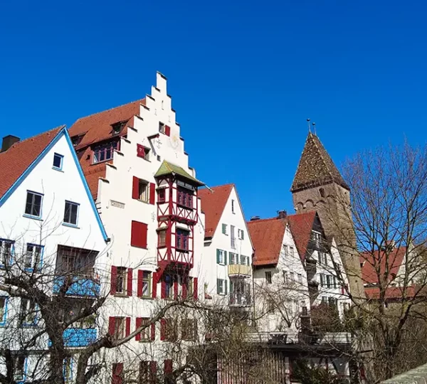 Auf der Ulmer Stadtmauer mit Blick auf den Metzgerturm