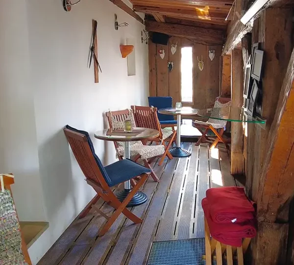 Galerie über der Blau im Hotel Schiefes Haus