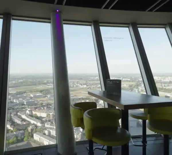 Aussichtsebene mit Bar & Lounge im Rheinturm