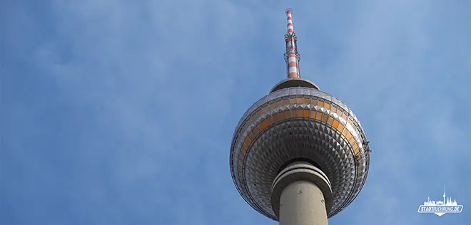 Berliner Fernsehturm mit Gesamthöhe von 368 Meter