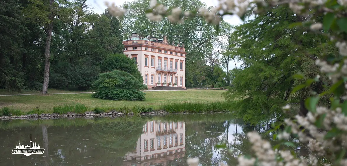 Blick auf das Schloss Schönbusch