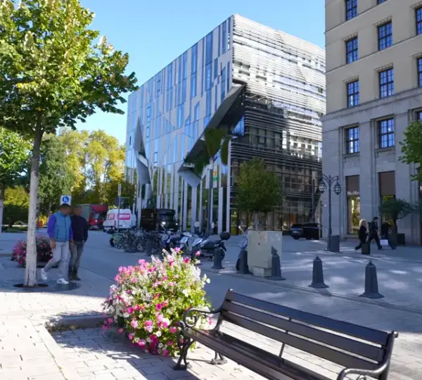 Blick auf den Kö Bogen an der Königsallee