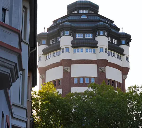 Blick auf den Neuen Wasserturm in Mönchengladbach