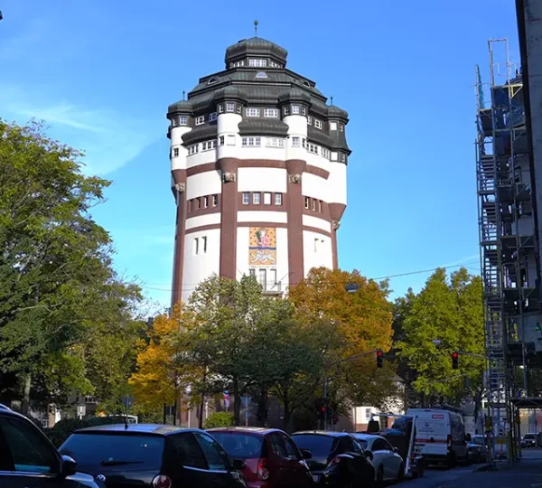 Blick auf den Neuen Wasserturm in Mönchengladbach