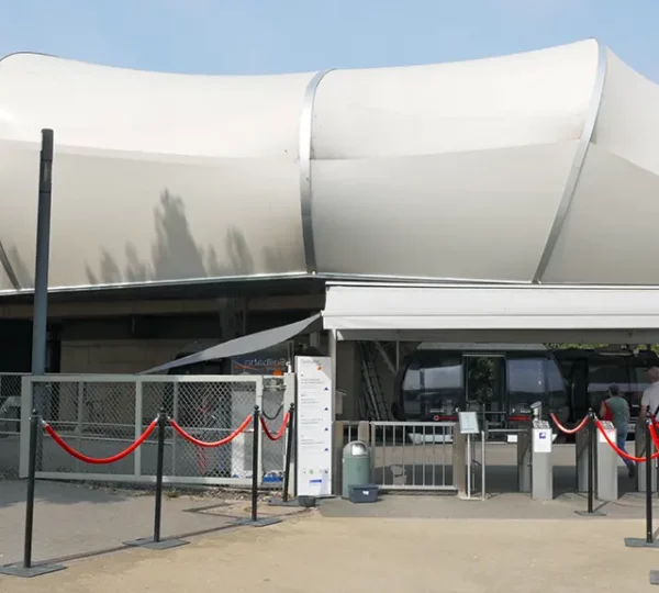 Blick auf die Bergstation der Seilbahn Koblenz