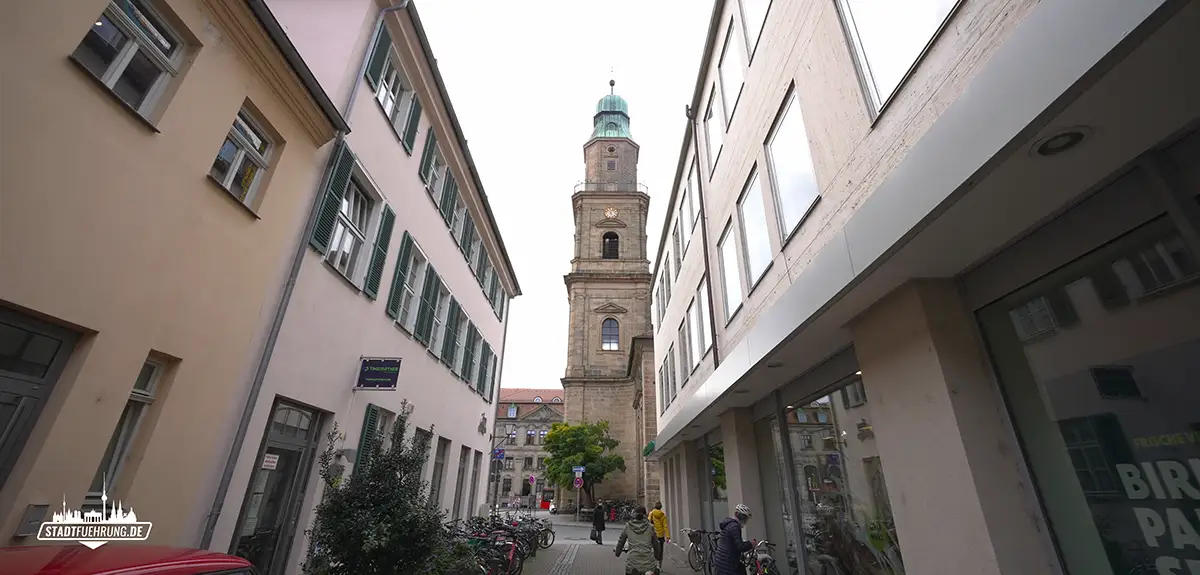 Blick auf die Hugenottenkirche Erlangen