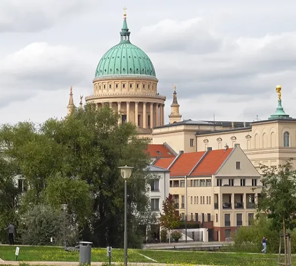 Blick auf die St. Nikolaikirche in Potsdam