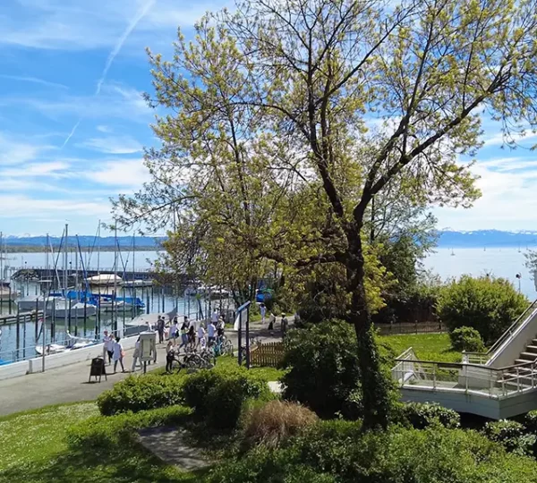 Blick vom Graf Zeppelin Haus auf den Yachthafen und den Bodensee Blick vom Graf Zeppelin Haus auf den Yachthafen und den Bodensee