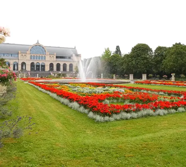 Blumenbeete im Botanischen Garten Köln