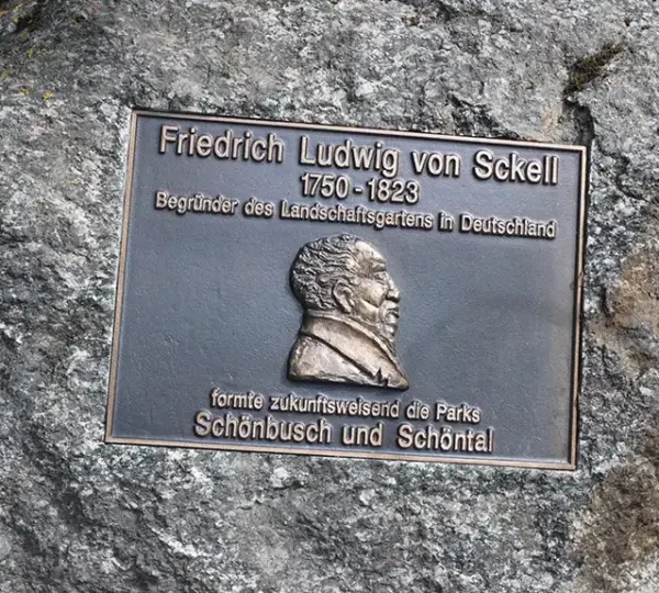 Bronzeplakette von Friedrich Ludwig von Sckell im Park Schöntal