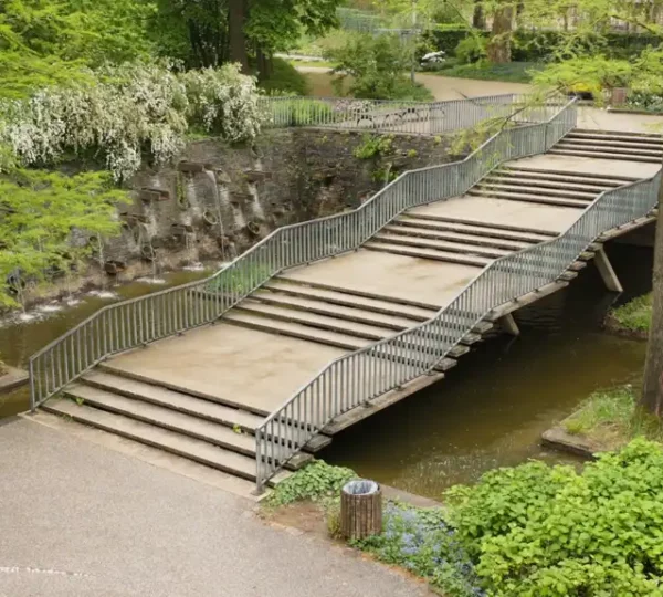 Ehemaligen Wallanlagen mit Wasserwand und Wasserbecken