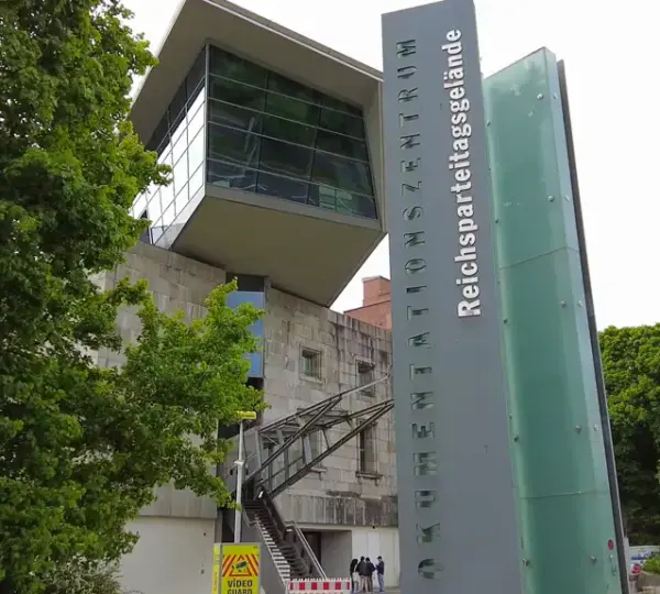 Eingang des Dokumentationszentrum Reichsparteitagsgelände