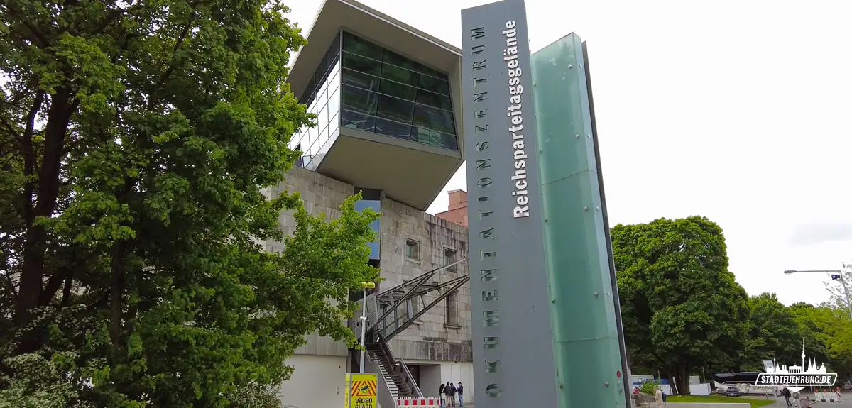 Eingang des Dokumentationszentrum Reichsparteitagsgelände