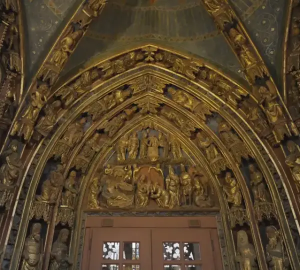 Eingangsbereich der Frauenkirche Nürnberg