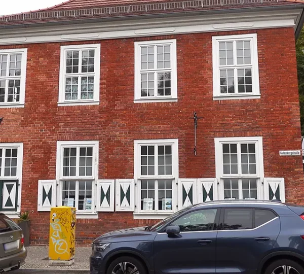 Typische Backsteinfassade im Holländischen Viertel