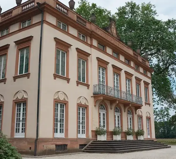 Fassade vom Schloss Schönbusch