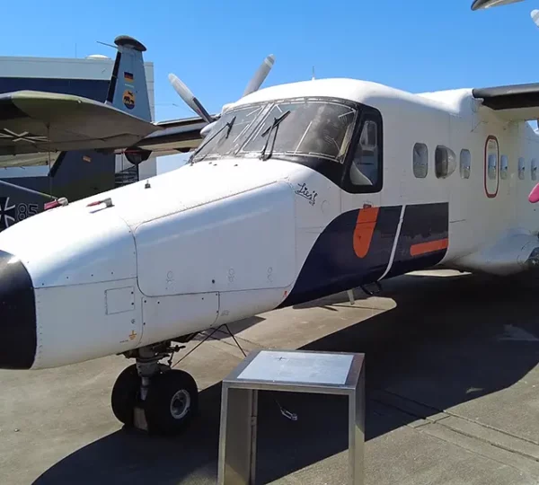 Flugzeug im Außenbereich vom Dornier Museum Friedrichshafen
