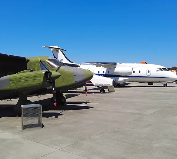 Flugzeuge im Außenbereich vom Dornier Museum Friedrichshafen