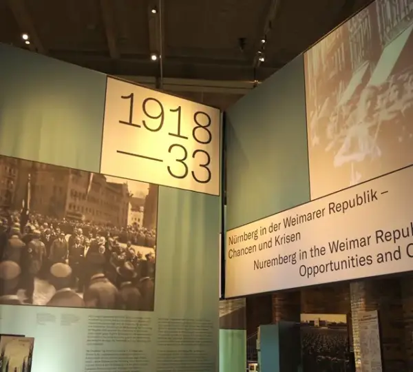 Informative Schautafeln in der Interimsausstellung Dokumentationszentrum Reichsparteitagsgelände