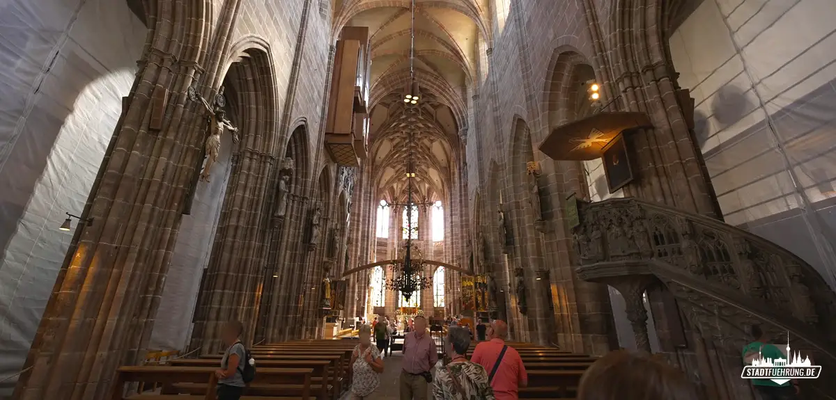 Kirchenschiff der Lorenzkirche Nürnberg