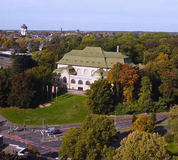 Luftaufnahme der Kaiser-Friedrich-Halle
