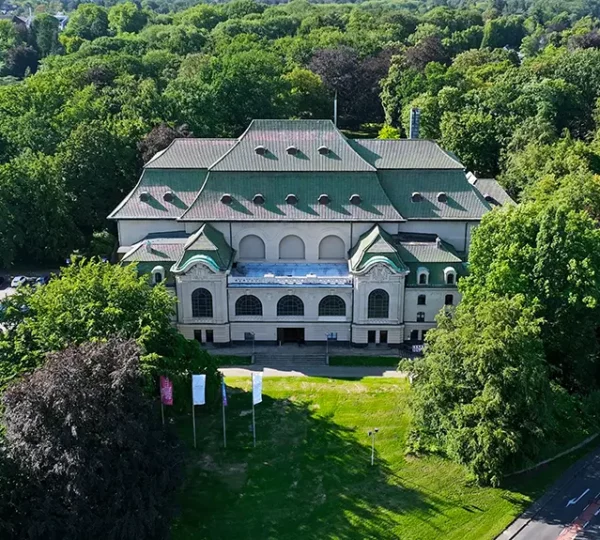 Luftaufnahme der Kaiser-Friedrich-Halle