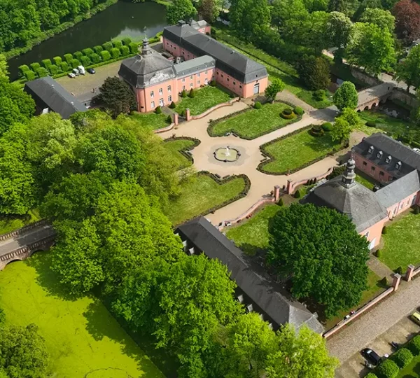 Luftaufnahme vom Schloss Wickrath
