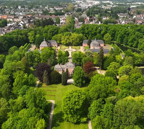 Luftaufnahme vom Schloss Wickrath