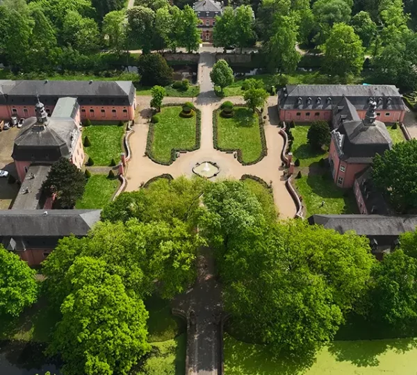 Luftaufnahme vom Schloss Wickrath