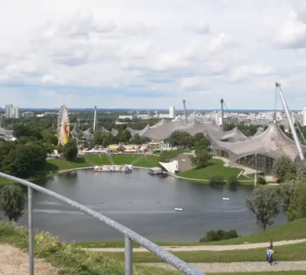 Münchner Olympiapark mit dem Olympiaturm