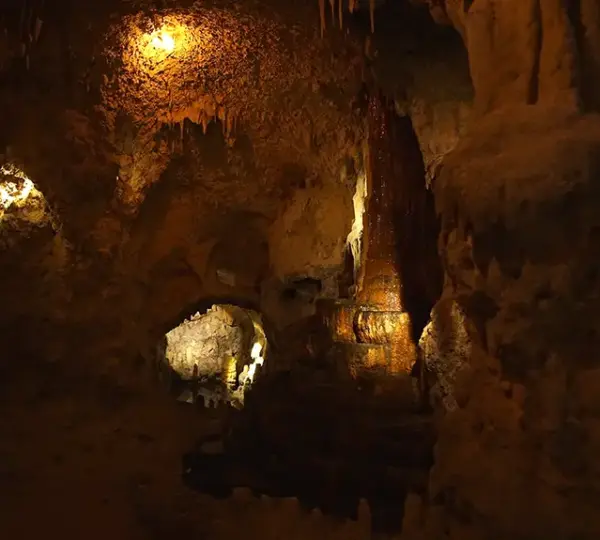 Neischl-Höhle im Botanischen Garten Erlangen