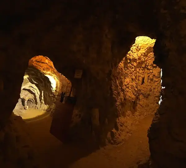Neischl-Höhle im Botanischen Garten Erlangen