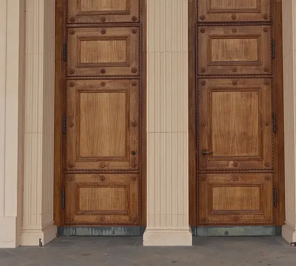 Eingangstüren der Nikolaikirche in Potsdam