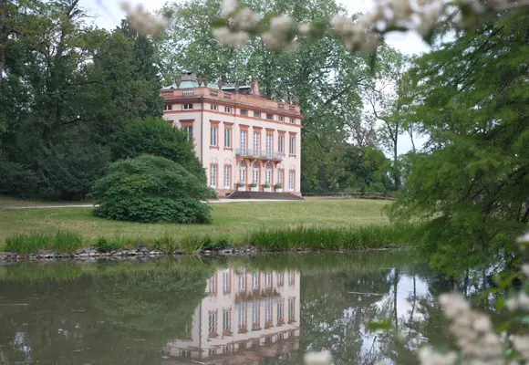 Schloss und Park Schönbusch