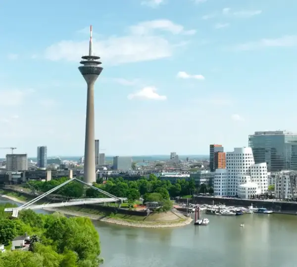 Rheinturm und Gehry Bauten