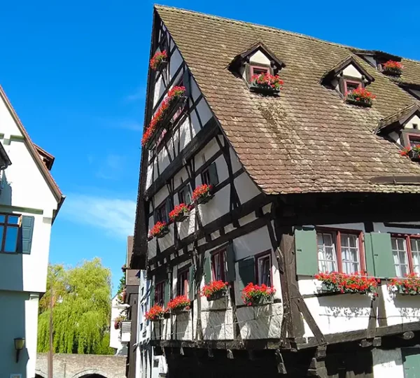 Rückansicht vom Hotel Schiefes Haus