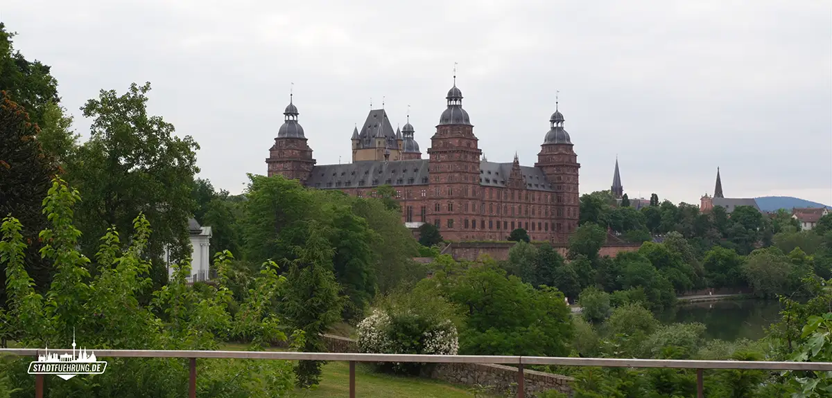Blick auf das Schloss Johannisburg