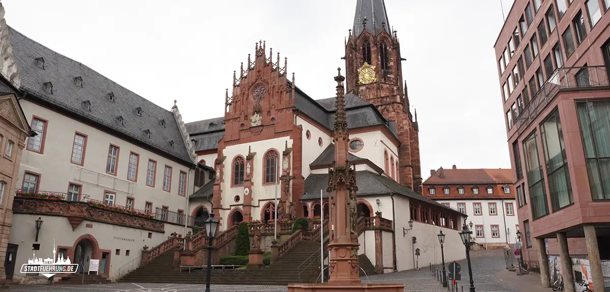 Stiftsbasilika St. Peter und Alexander mit Stiftsbrunnen