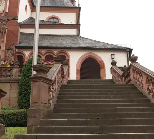 Treppenaufgang zur Stiftskirche Aschaffenburg