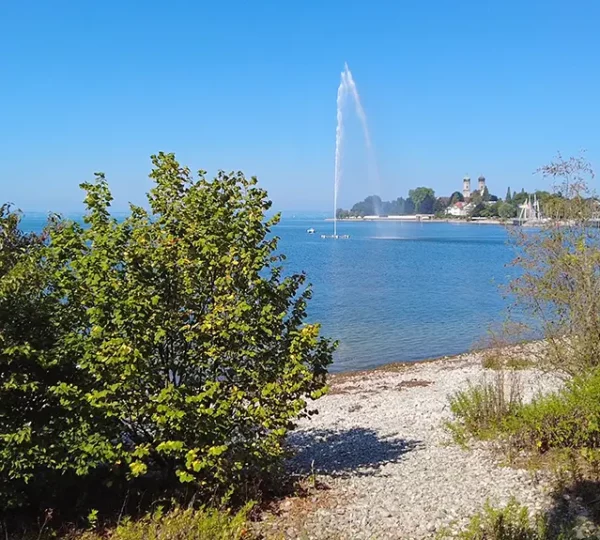 Zeppelin Seefontäne an der Uferpromenade in Friedrichshafen