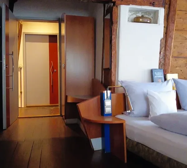 Zimmer im Hotel Schiefes Haus